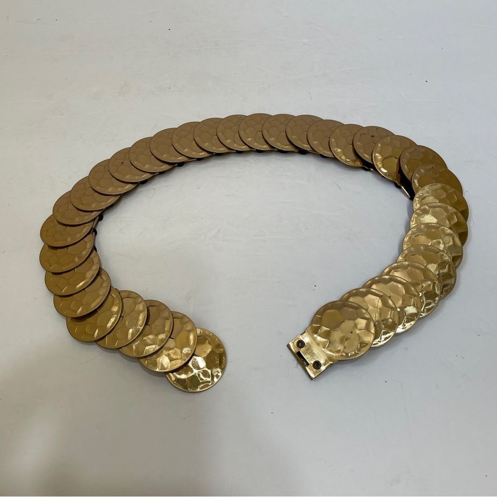GOLDTONE STRETCH BELT WITH ROUND MEDALLIONS - Picture 1 of 6